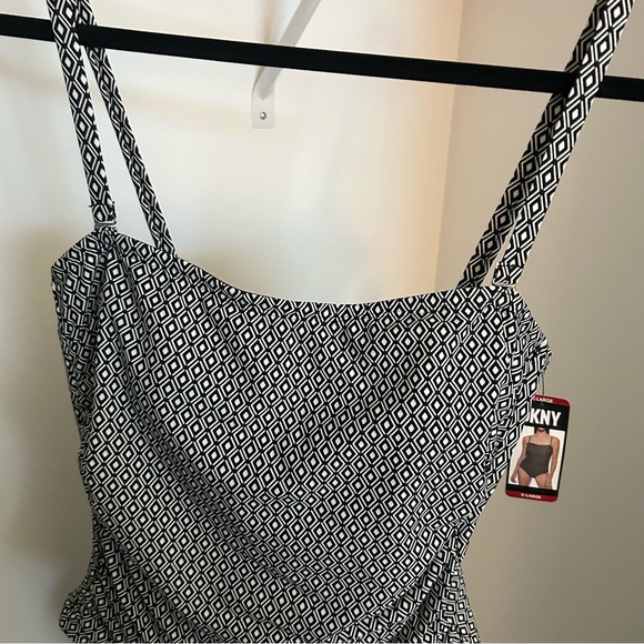 NWT DKNY Geometric Patterned Women’s One Piece Swimsuit - Picture 2 of 15